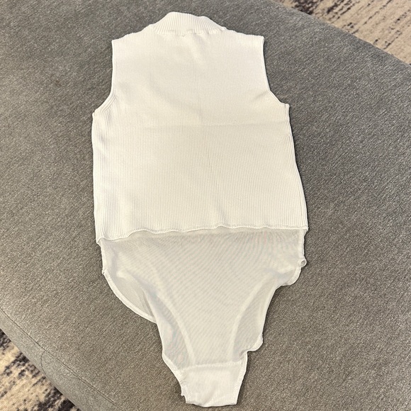 Bardot Off-White Sleeveless Mock Bodysuit - Picture 4 of 7